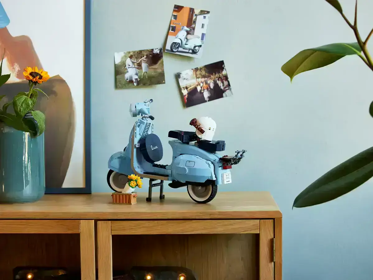 lego-icons-vespa-125-1