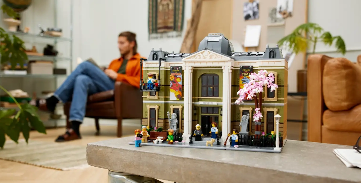 Зовнішній вигляд зібраного конструктора LEGO Icons Natural History Museum 10326