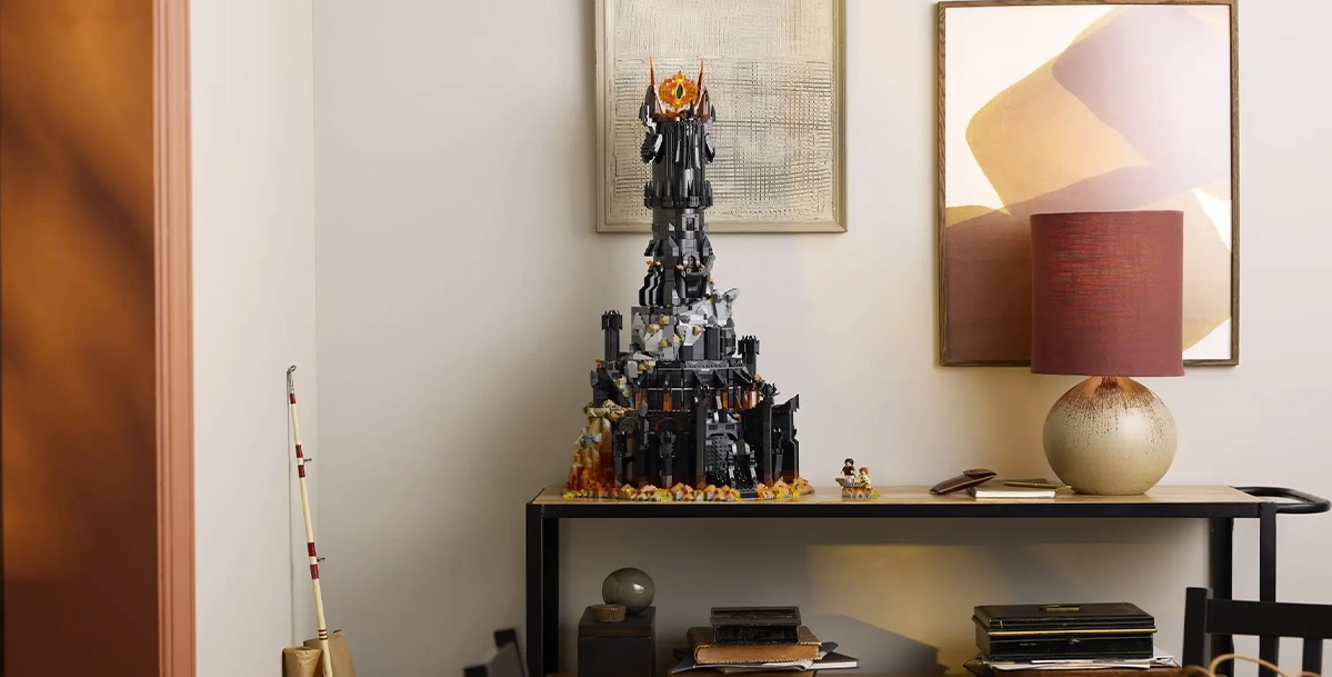 LEGO Icons Володар перснів: Барад-дур — загальний вигляд зібраної моделі з вежею та Оком Саурона