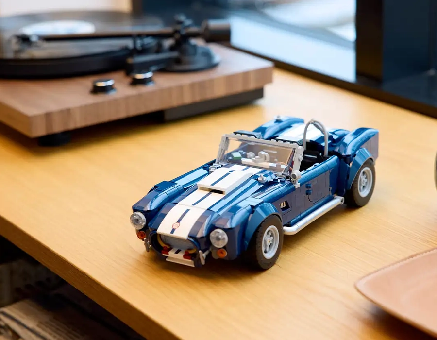 LEGO Icons 10357 – цифровое конструирование Shelby Cobra в приложении LEGO Builder с 3D-моделью