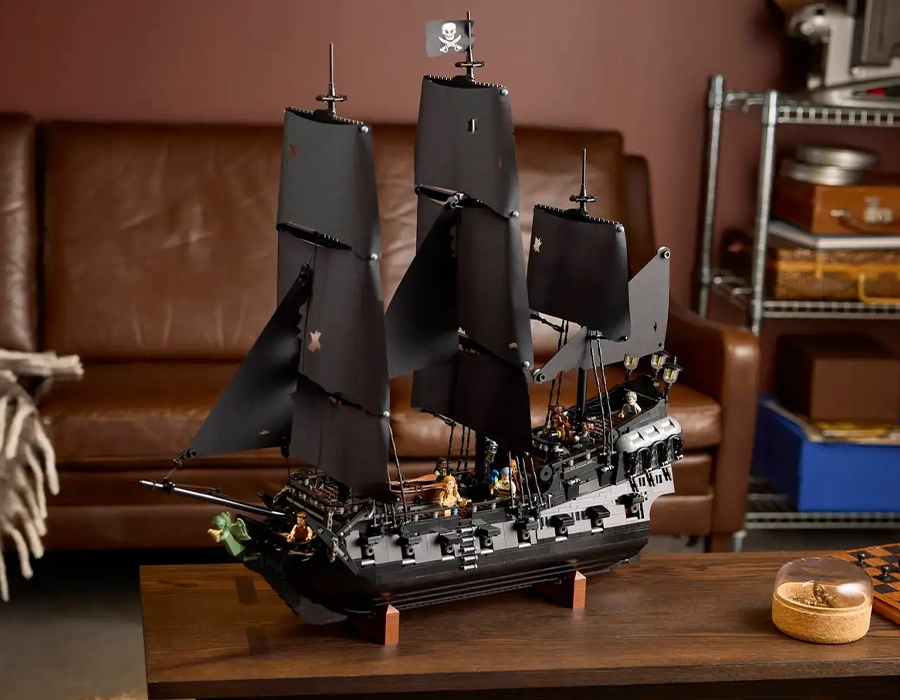 LEGO Icons 10365 – детали корабля, палуба и механизмы