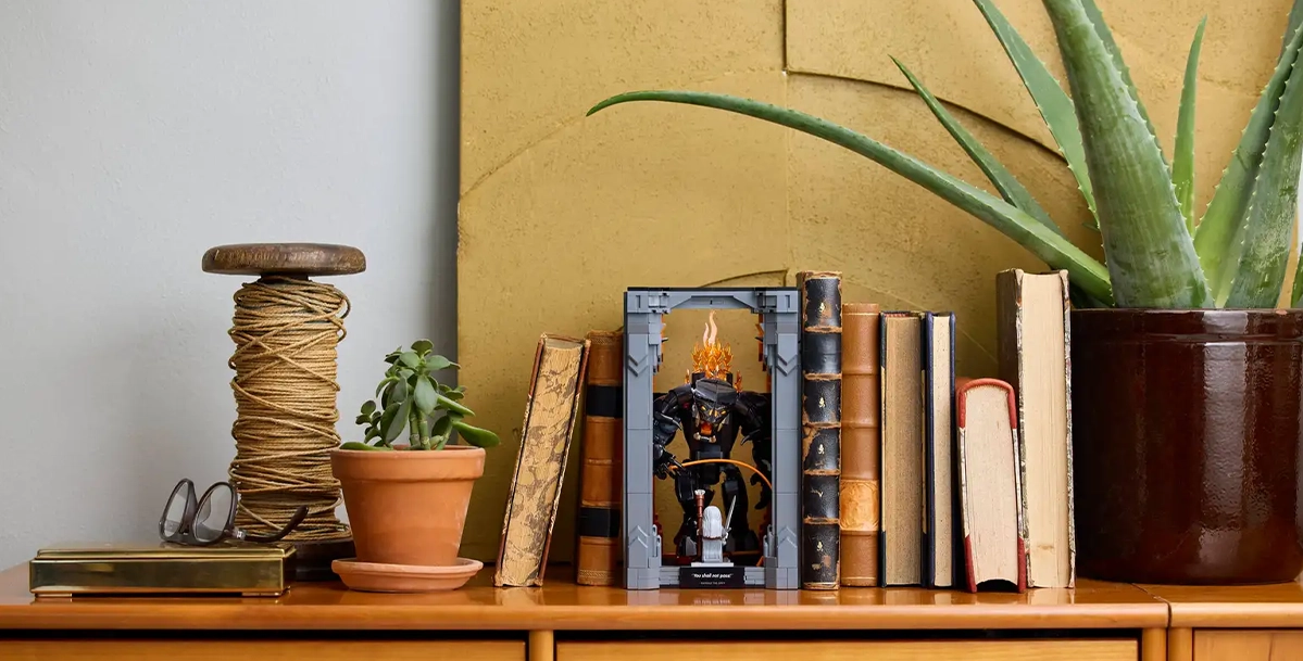 LEGO Icons Володар перснів Балрог — загальний вигляд набору для книжкової полиці
