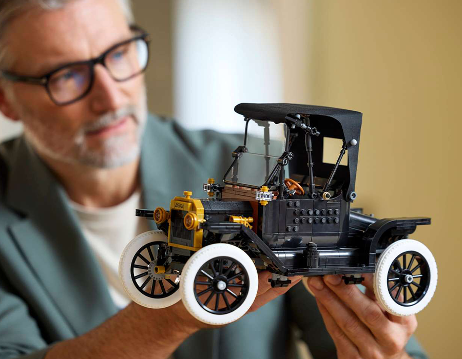 Блоковий конструктор LEGO Icons Ford Model T (11376)