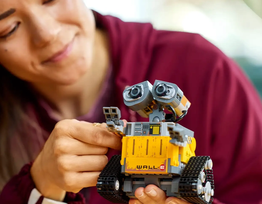 LEGO Disney Pixar 43279 – ВОЛЛ-І, Єва, МО та Гел у колекційній сцені з мультфільму