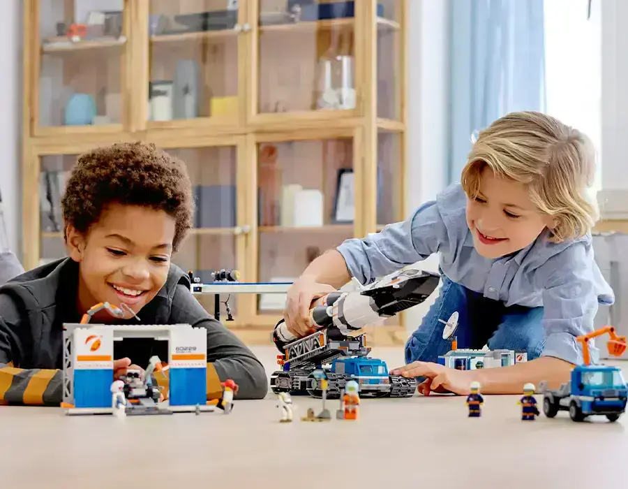 LEGO 60229 – зібраний набір із ракетою, транспортером, вантажівкою, марсоходом і мініфігурками