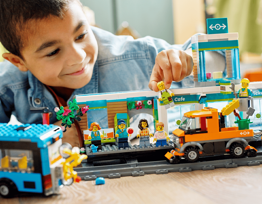 Блоковий конструктор LEGO City Залізнична станція (60335)