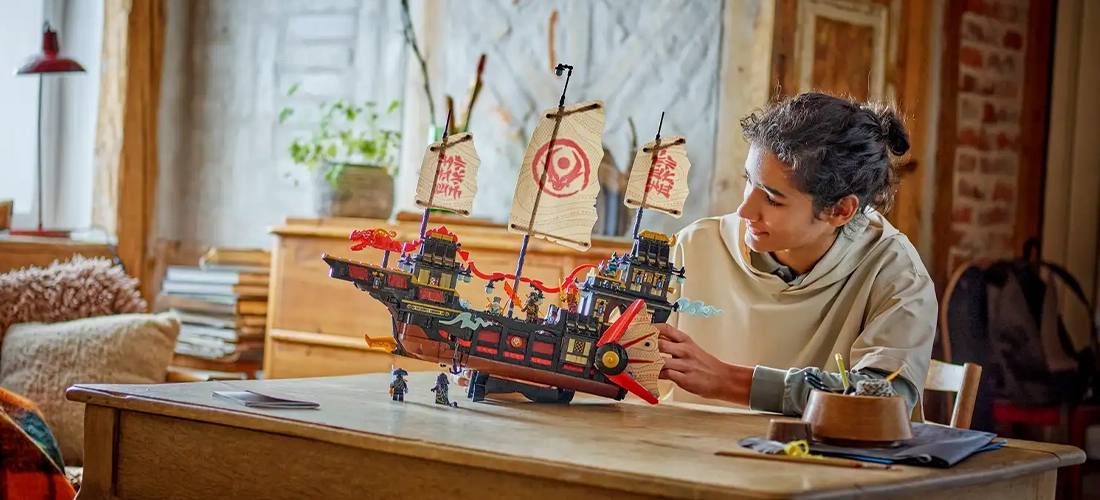 LEGO Ninjago 71848: масштабный корабль Храмовая награда на подставке