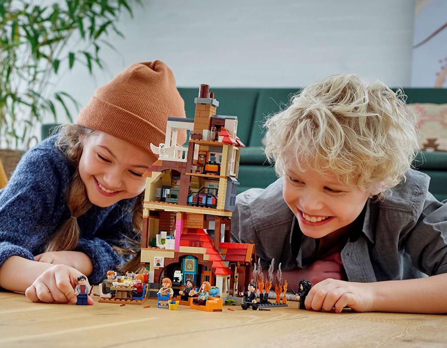 Блоковий конструктор Lego Harry Potter Напад на притулок (75980)