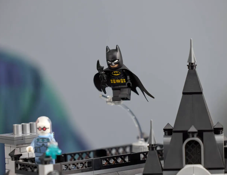 LEGO DC Batman 76300 – внутренние помещения и минифигурки набора