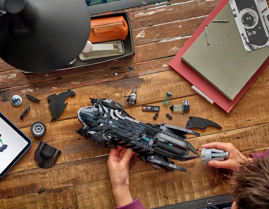 LEGO Batman 76304 – цифровое конструирование Бэтмобиля в приложении LEGO Builder
