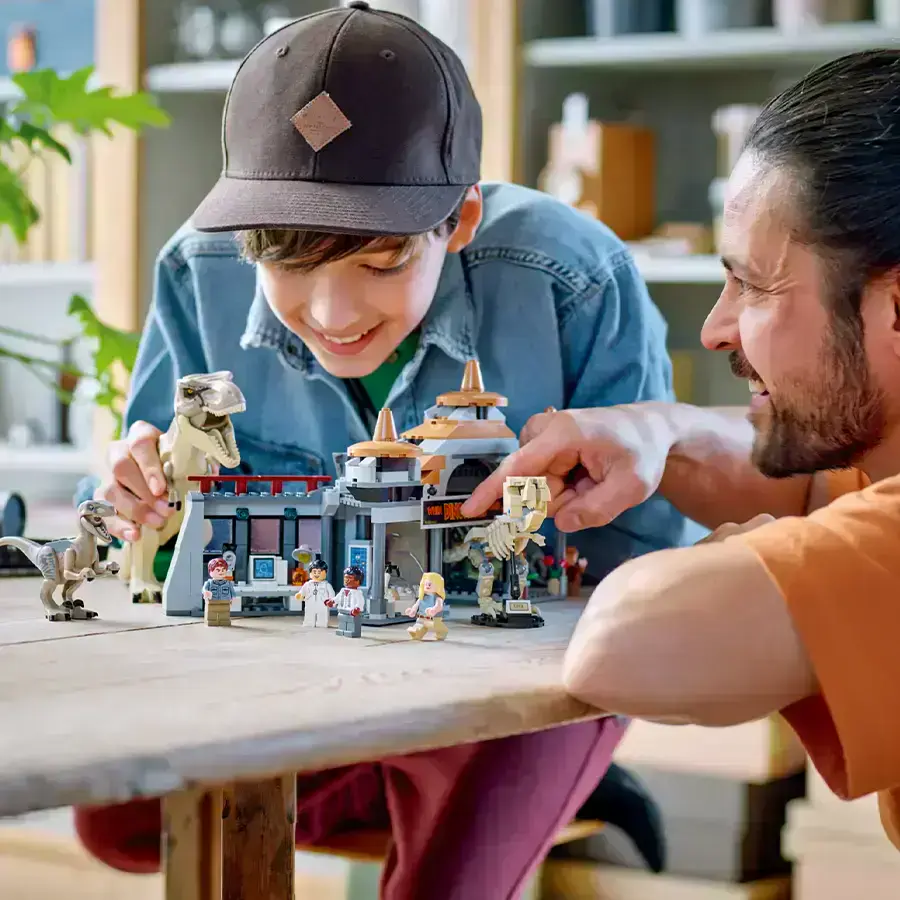 lego-jurassic-world-tsentr-vidviduvachiv-2