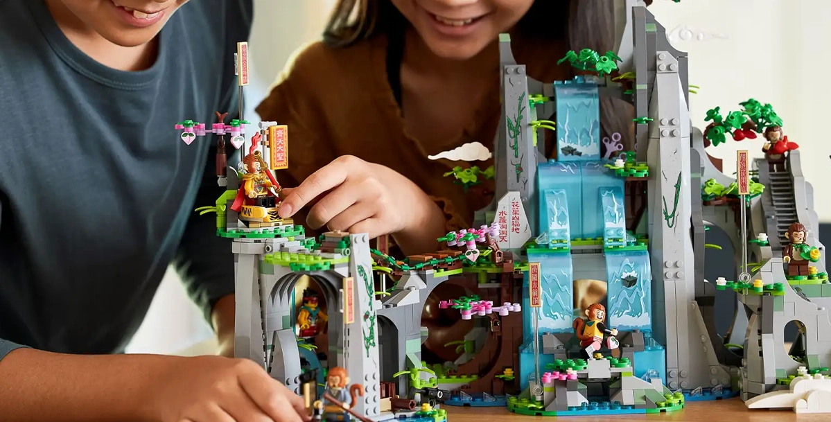 LEGO Monkie Kid 80024: Цветочно-Фруктовая гора с открывающимся камнем и водопадом