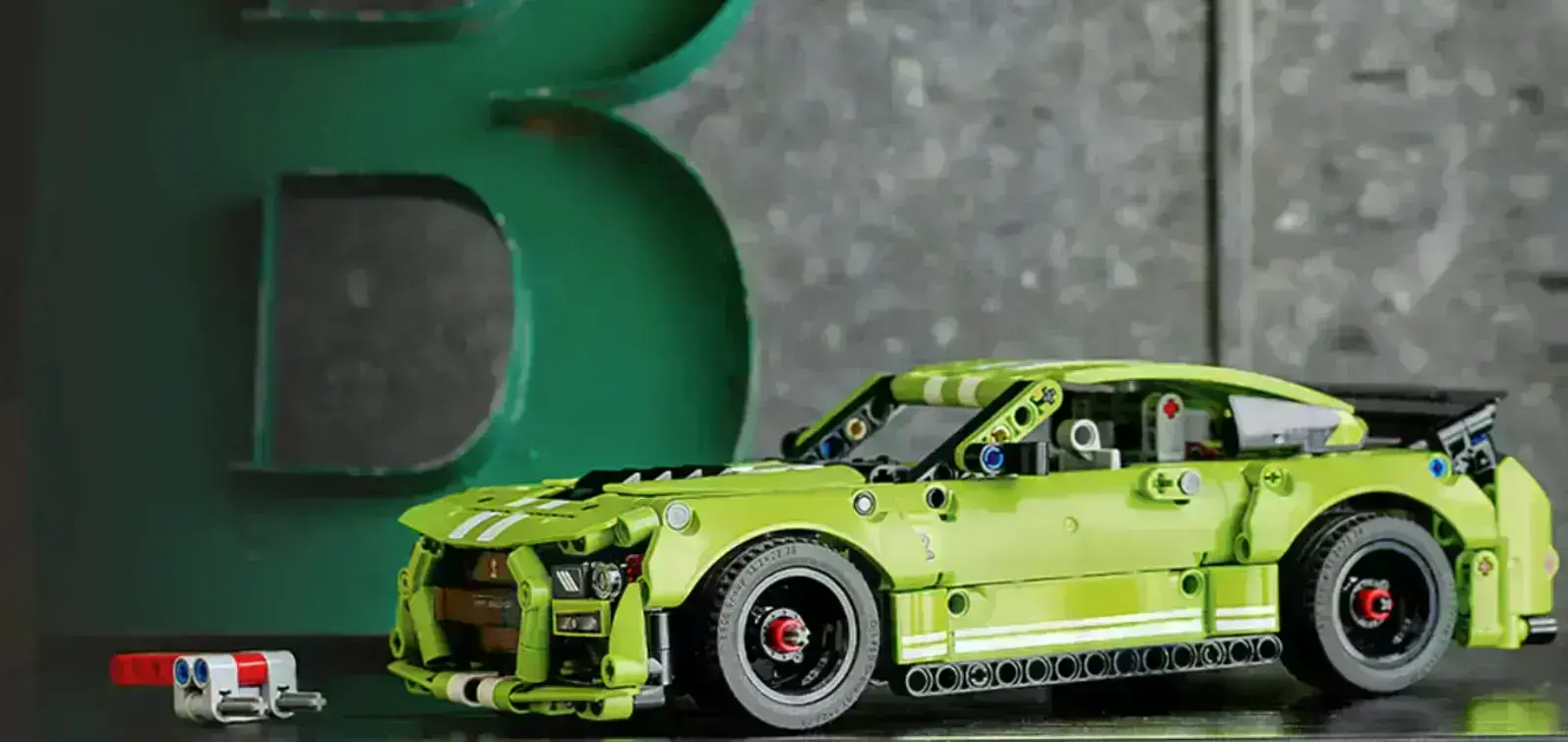 avto-konstruktor-lego-technic-ford-mustang-shelby-gt500-02