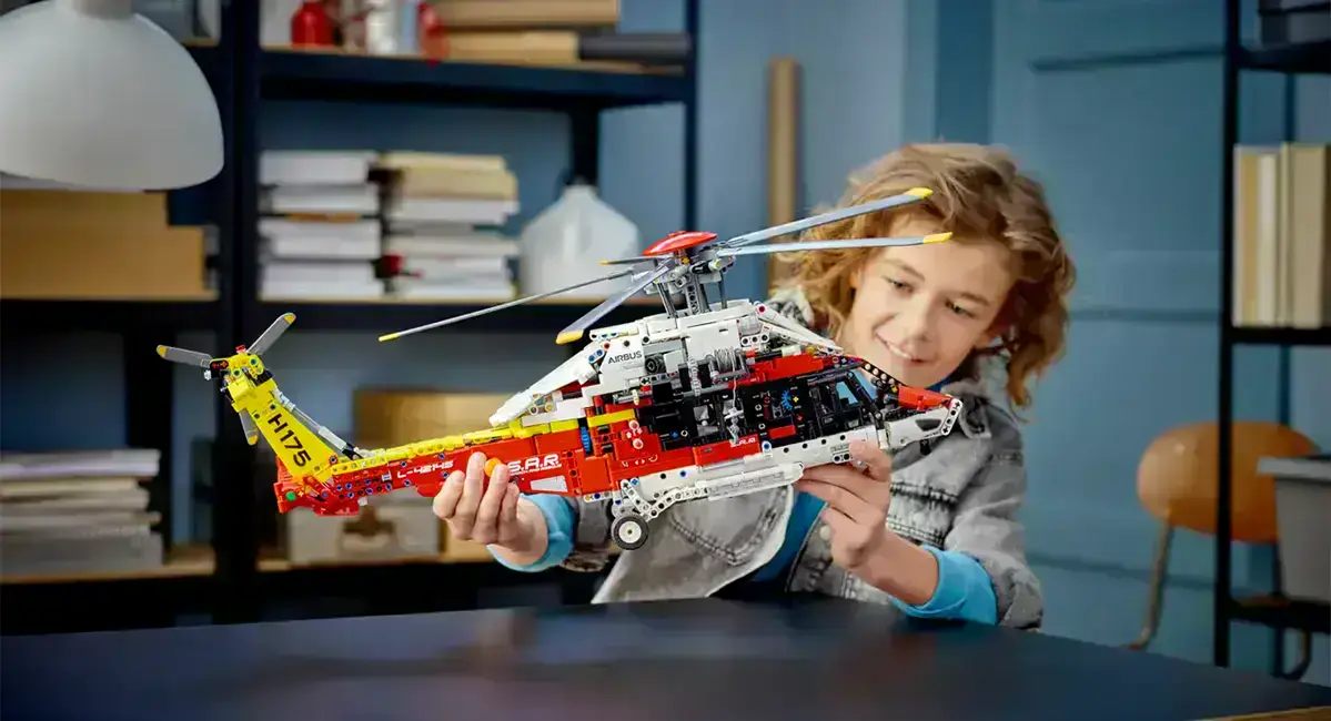 lego-airbus-h175-rescue-helicopter-01