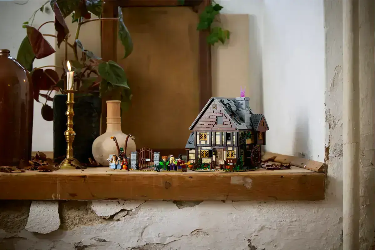lego-disney-hocus-pocus-the-sanderson-sisters-cottage-4