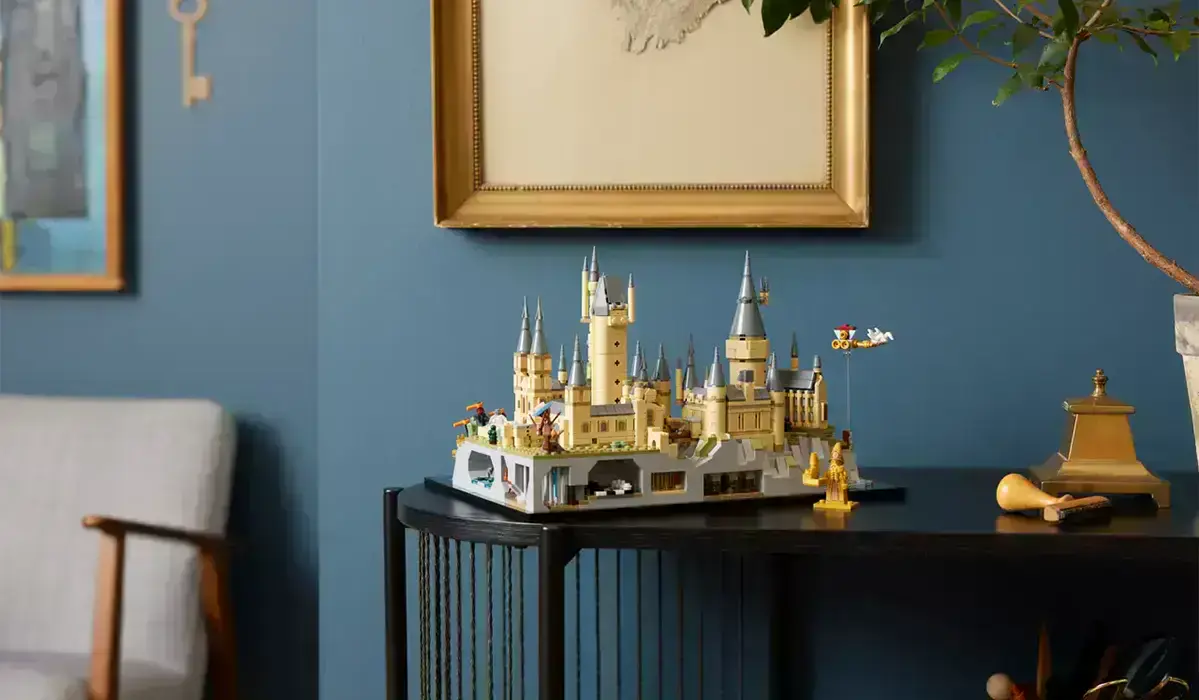 lego-hogwarts-castle-and-grounds-2