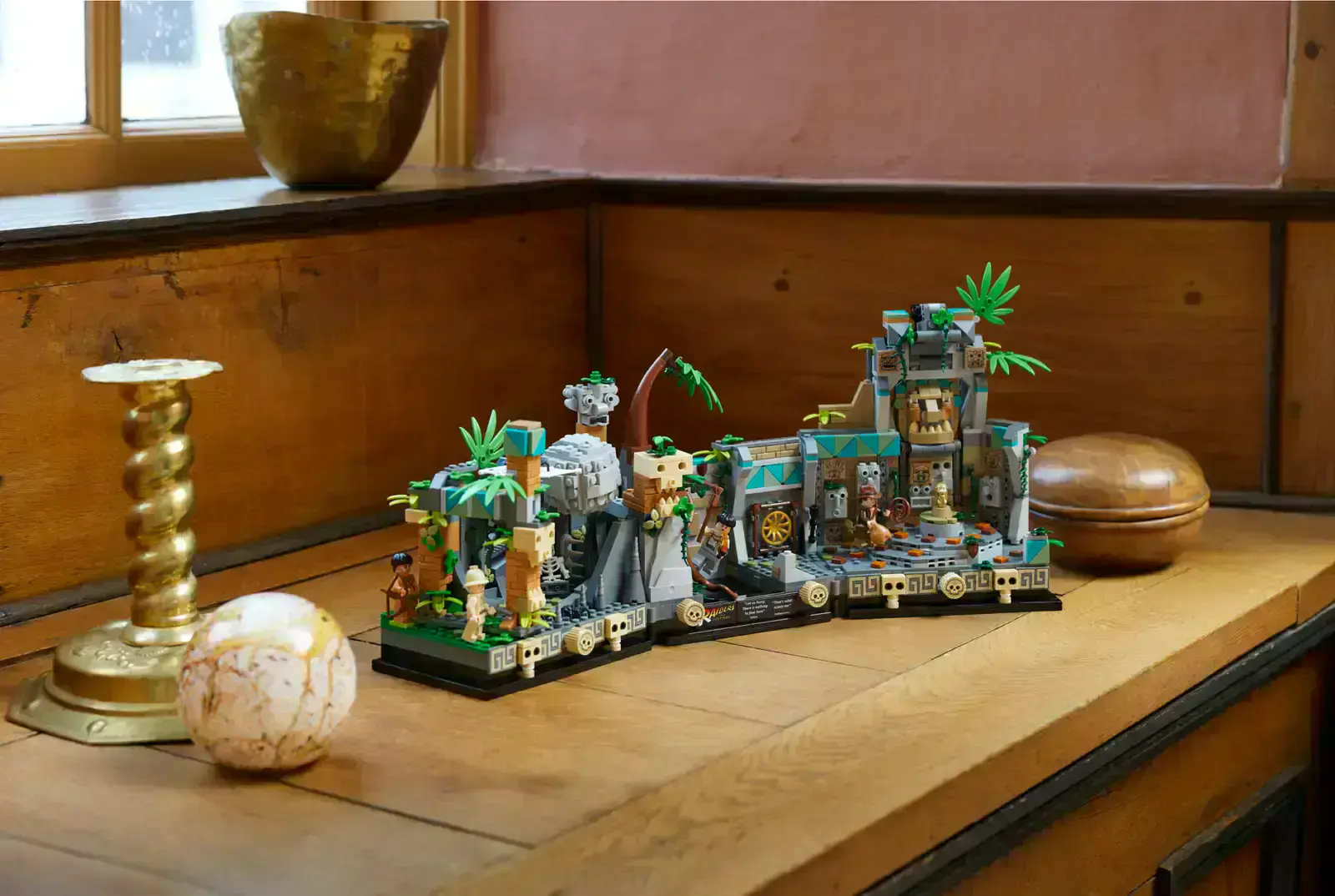 Блочный конструктор LEGO Indiana Jones Храм Золотого Идола (77015)