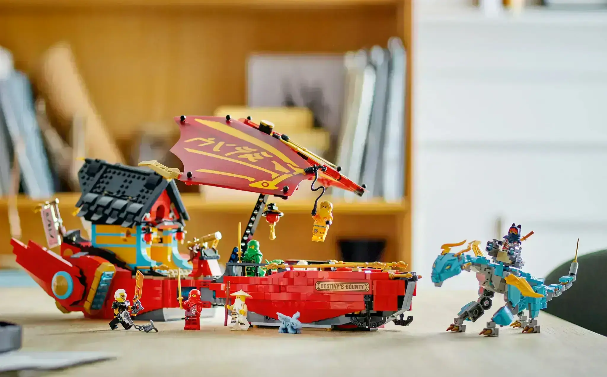 lego-ninjago-darunok-doli-peregoni-z-chasom-01