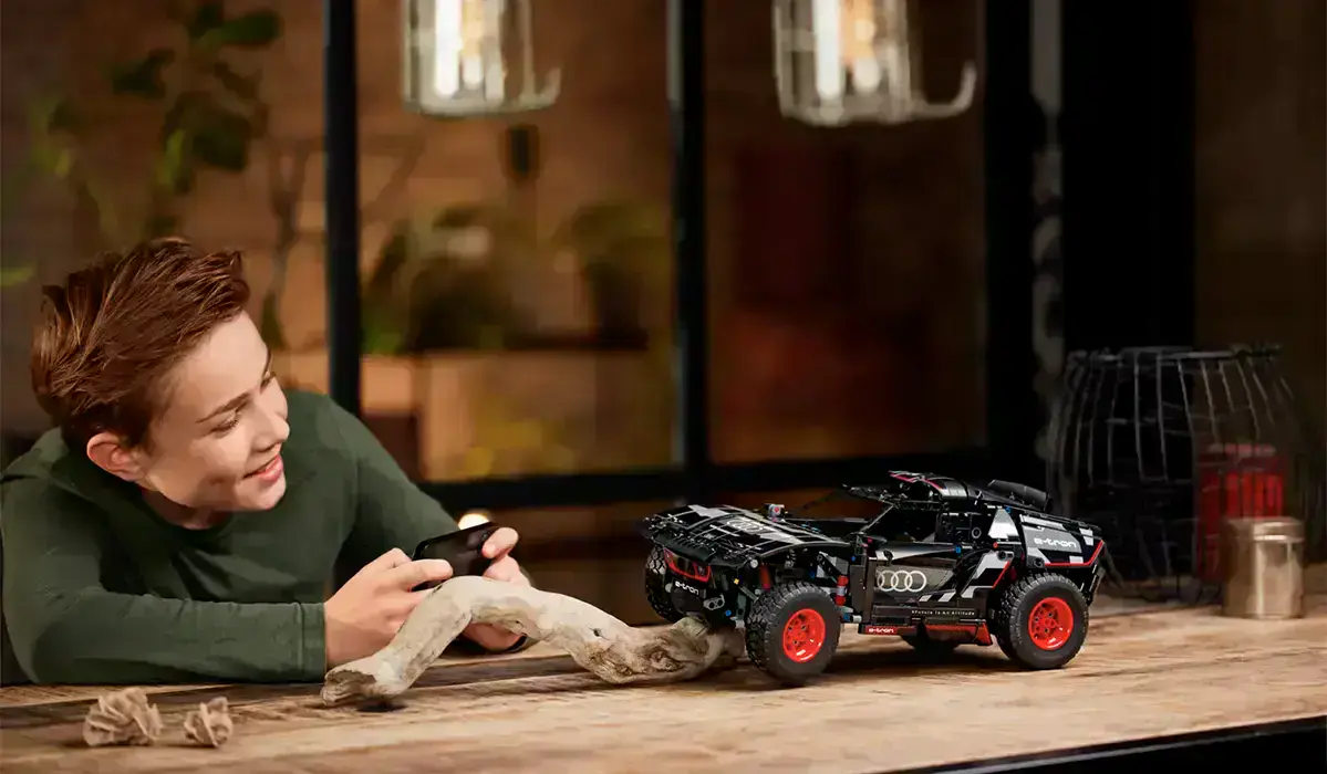 lego-technic-audi-rs-q-e-tron-1