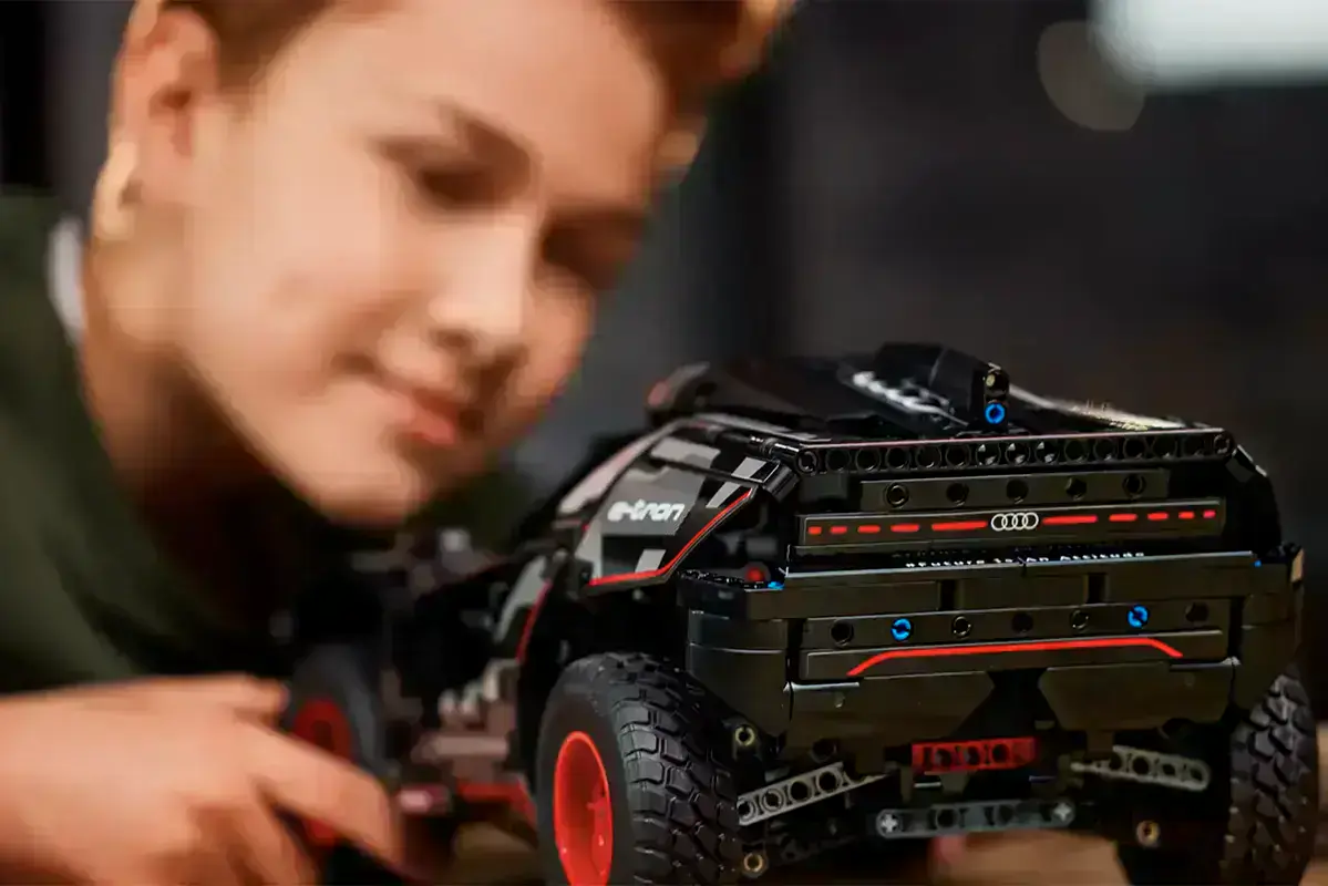 lego-technic-audi-rs-q-e-tron-2