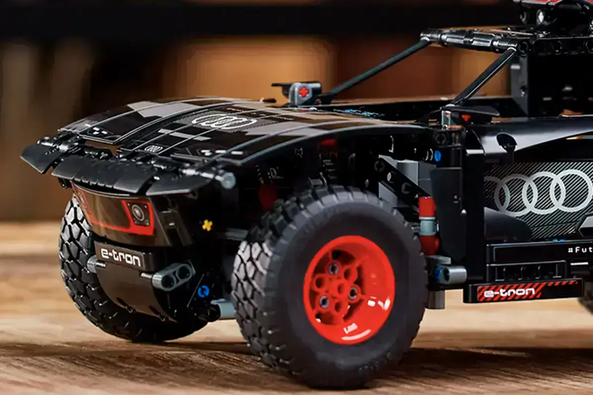 lego-technic-audi-rs-q-e-tron-6