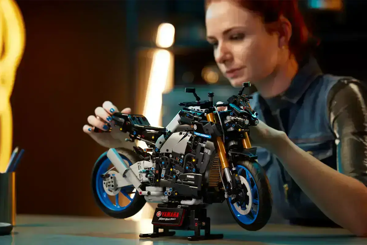Блоковий конструктор LEGO Yamaha MT-10 SP (42159)
