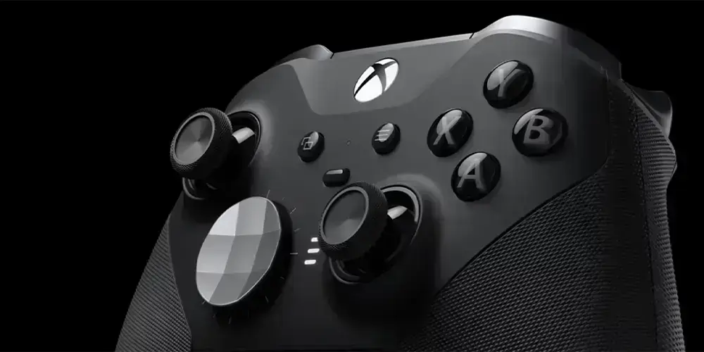 Беспроводной контроллер Xbox Elite Series 2 на белом фоне