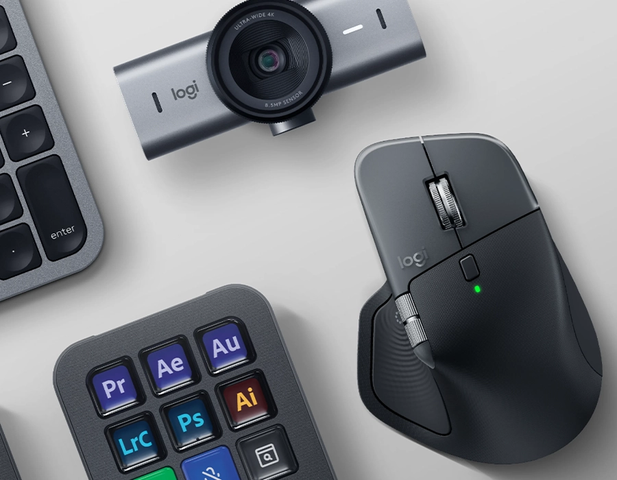 MX Master 4 на столе с другими устройствами