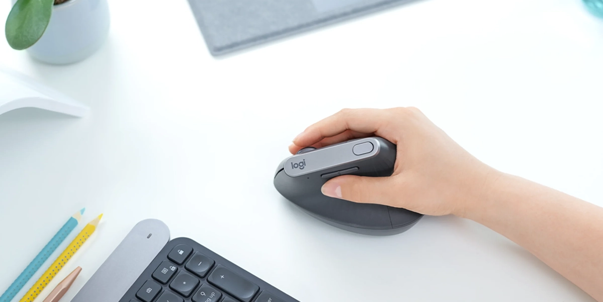 Logitech MX Vertical подходит для средних и больших рук