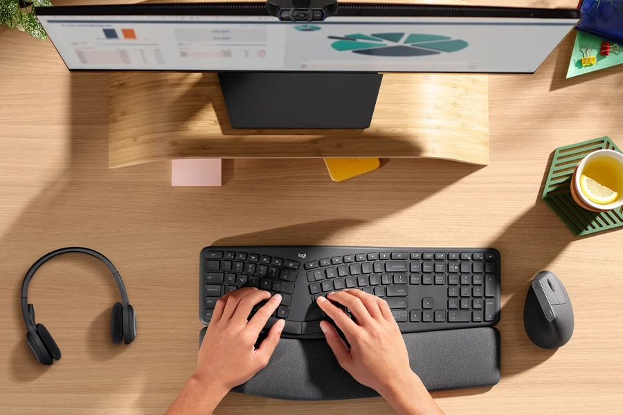 Офисное использование мыши Logitech MX Vertical для снижения нагрузки и улучшения осанки