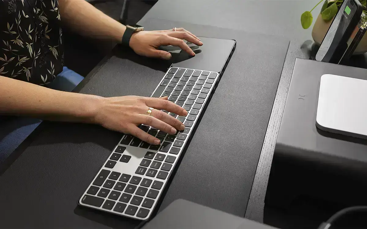 twelve-south-deskpad-with-vegan-leather-black-1