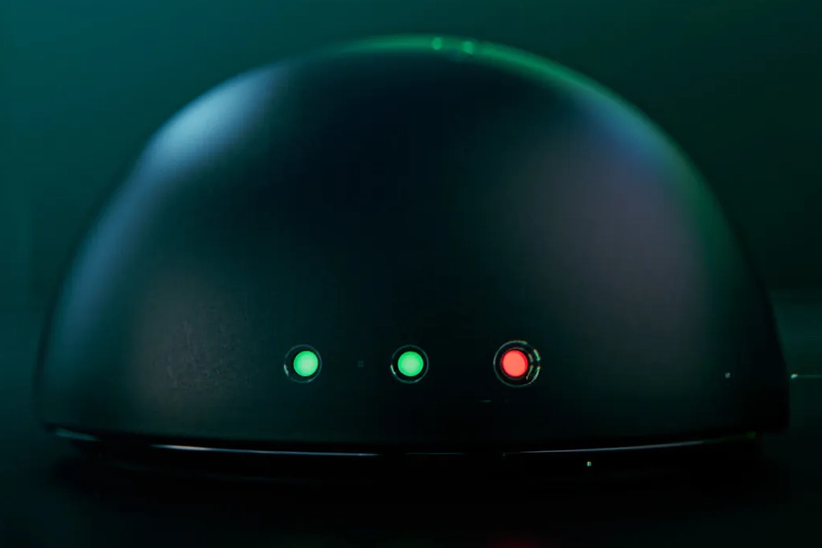 Razer DeathAdder V4 Pro — вид мыши сзади