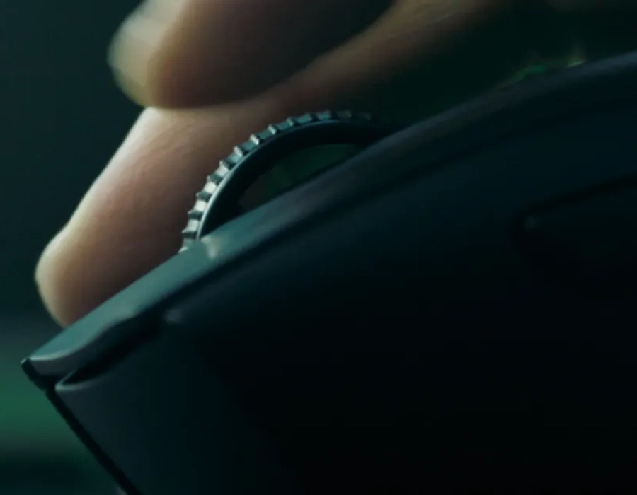 Razer DeathAdder V4 Pro — крупный план колесо прокрутки