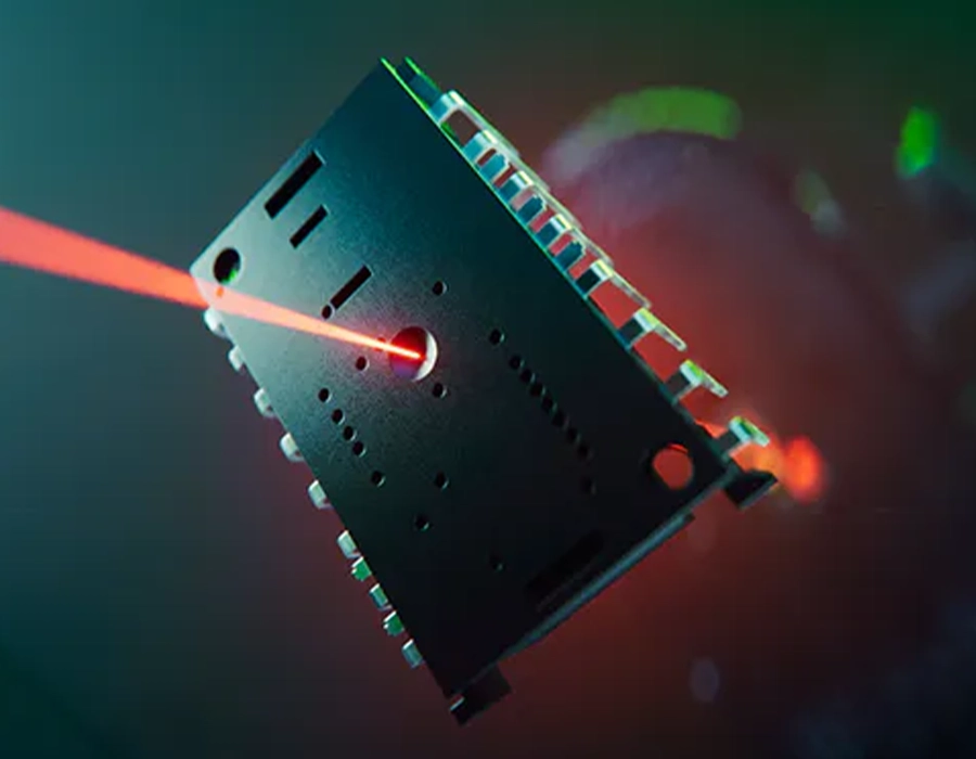 Оптический сенсор Razer Focus Pro 45K второго поколения в мыши Razer DeathAdder V4 Pro