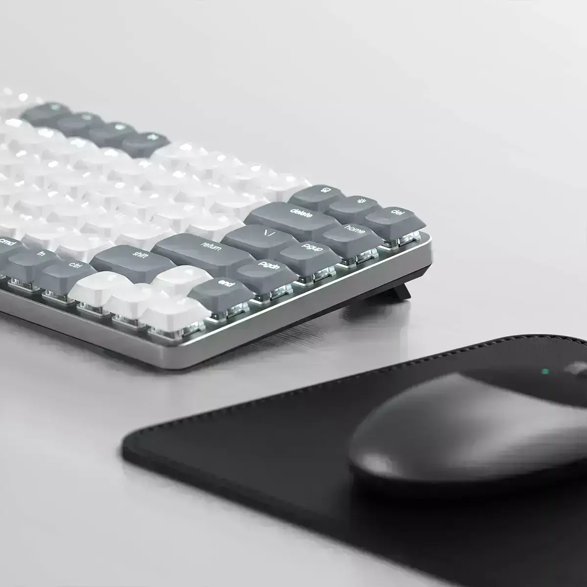 slim-mechanical-backlit-bluetooth-keyboard-6