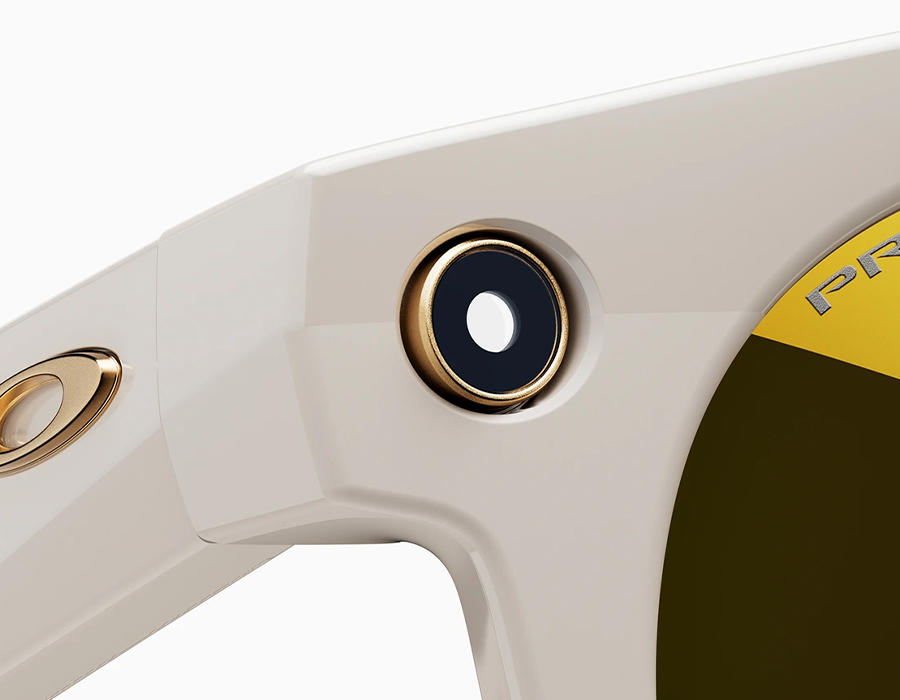 Світлодіодний індикатор активності камери на дужці окулярів Oakley Meta HSTN для безпечного й прозорого використання
