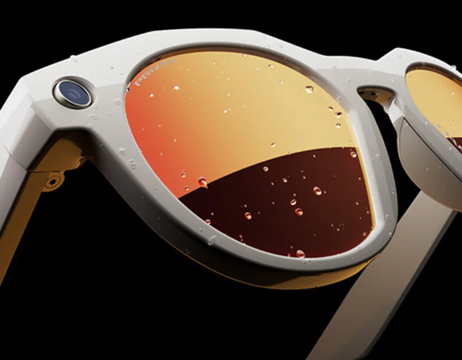 Окуляри Oakley Meta HSTN на фоні природи, ілюстрація захисту IPX4