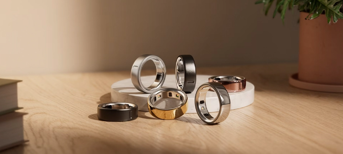 Oura Ring 4 на пальце, вид сбоку