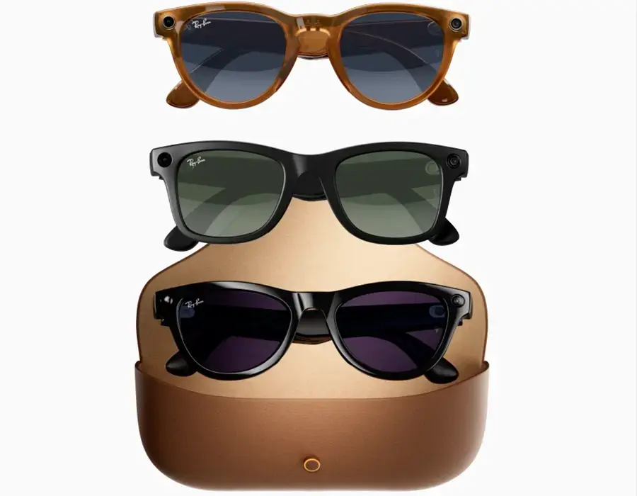Зарядний футляр Ray-Ban Meta з окулярами всередині