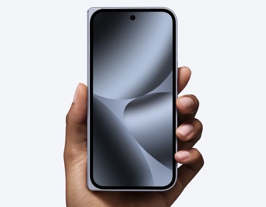 Складаний смартфон Google Pixel 10 Pro Fold, складений вигляд