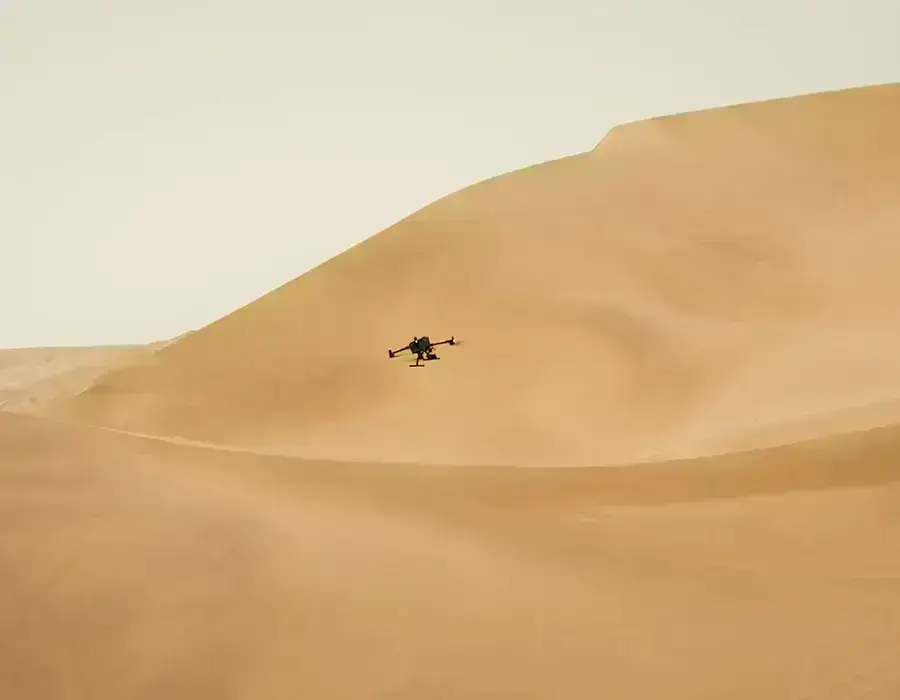 DJI Matrice 400 в полете с грузом
