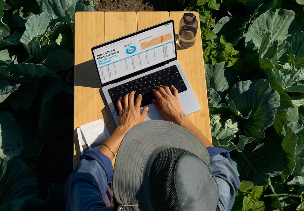 MacBook Pro M5 с нанотекстурным покрытием экрана для уменьшения бликов