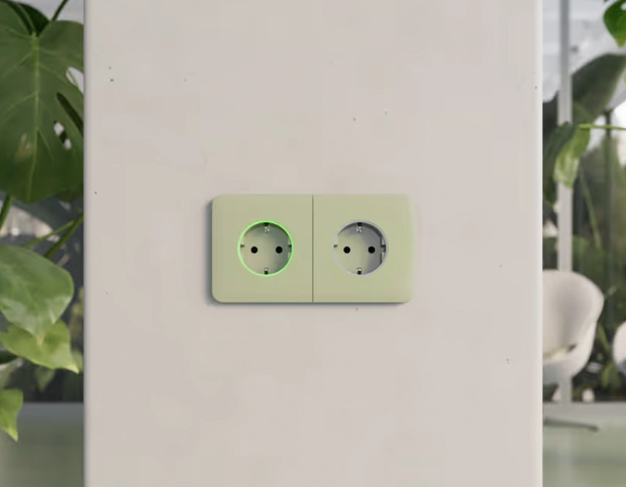 Розетка Ajax Outlet (basic) [type F] разом з розумною розеткою