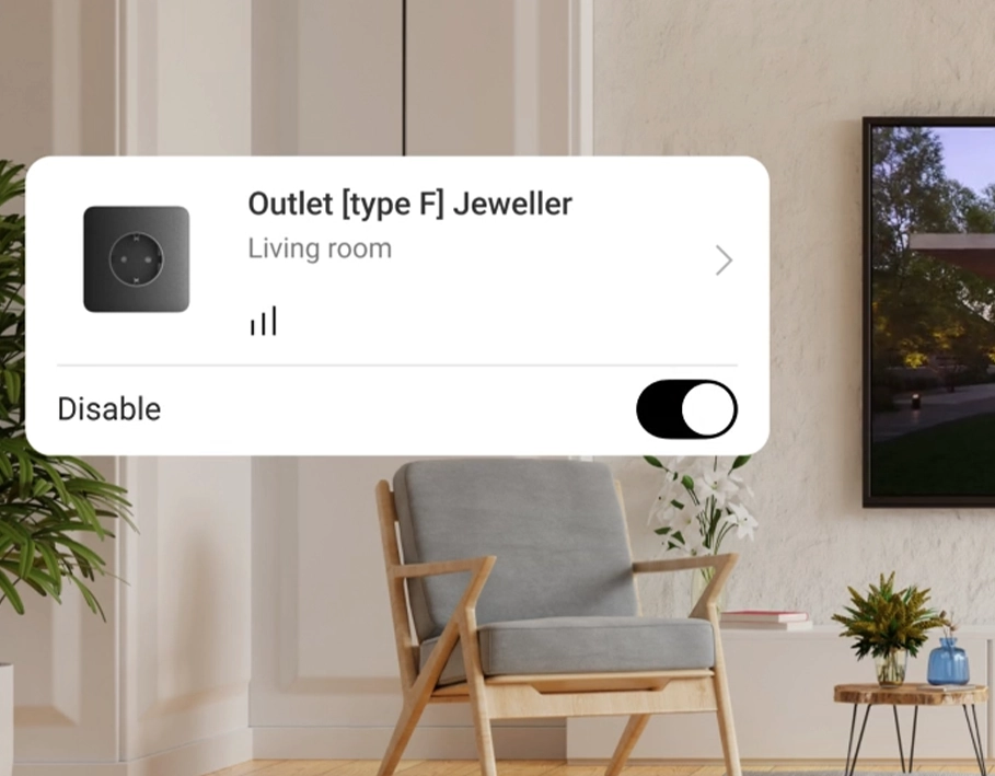 Ajax Outlet [type F] Jeweller керується через смартфон