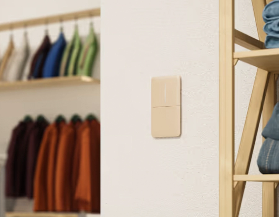 LightSwitch [2-gang/2-way] встановлений у кімнаті