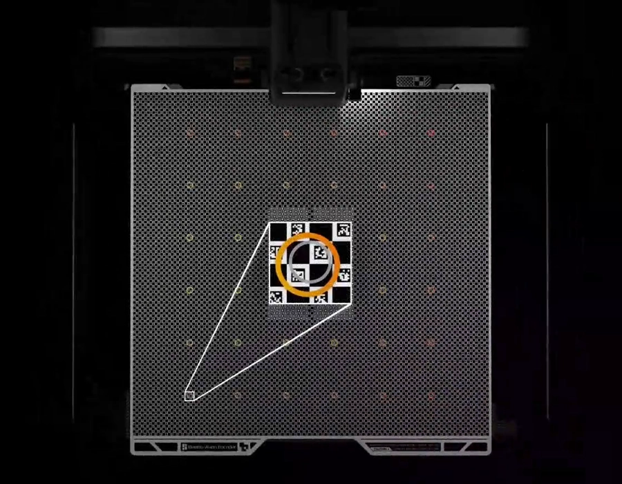 Bambu Lab H2C со схемой и визуализацией точности движения 50 микрон