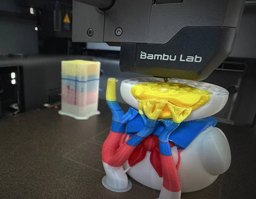 3D-принтер Bambu Lab P2S с системой искусственного интеллекта для контроля качества печати