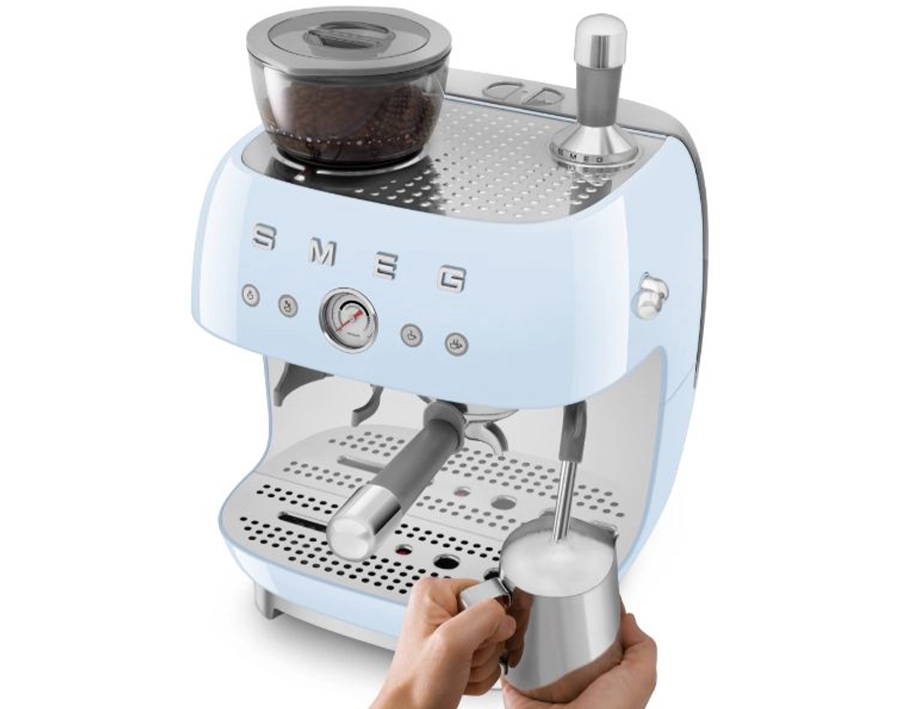 Рожковая кофеварка SMEG EGF03 с двойной системой Thermoblock