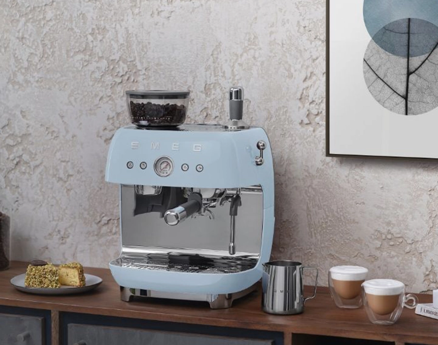 SMEG EGF03 с панелью управления и различными настройками