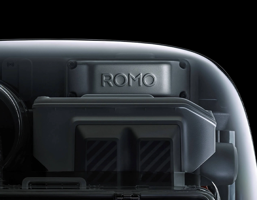 Робот-пылесос с влажной уборкой DJI ROMO P (CP.CR.00000052)